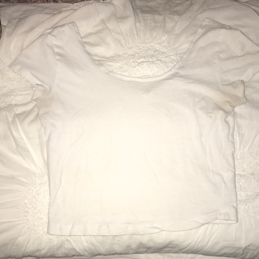 White shirt sleeve crop top